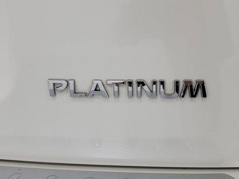 Used 2019 Nissan Pathfinder Platinum w/ Cargo Package image 10