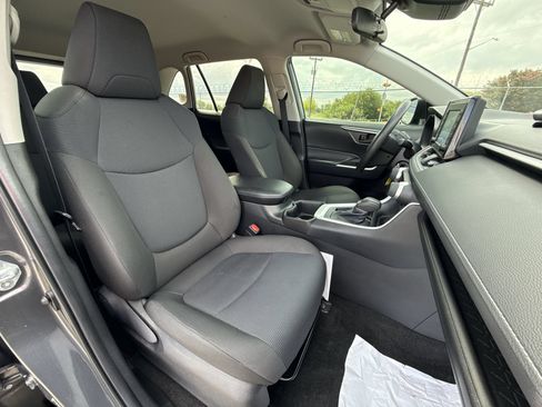 Certified 2022 Toyota RAV4 LE FWD image 25