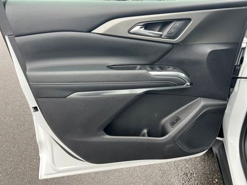 Certified 2024 Chevrolet Traverse LT image 11