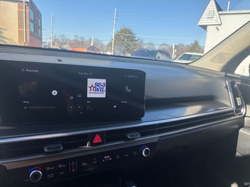 Used 2024 Kia Sorento S image 33