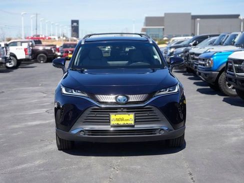 Used 2021 Toyota Venza Limited image 3