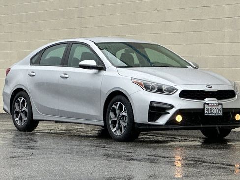 Used 2020 Kia Forte LXS image 2