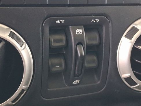 Used 2017 Jeep Wrangler Unlimited Sahara w/ Connectivity Group AWD/4WD image 23