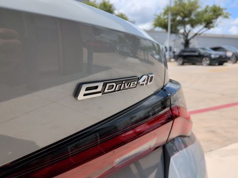 Used 2022 BMW i4 eDrive40 w/ M Sport Package RWD image 37