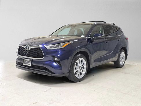 Used 2022 Toyota Highlander Limited AWD/4WD image 42