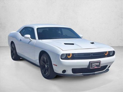 Used 2018 Dodge Challenger SXT RWD image 3
