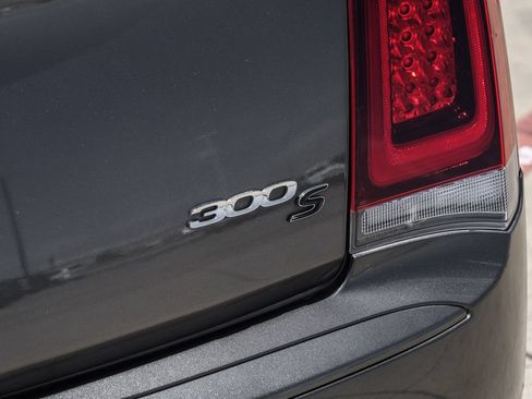 Used 2019 Chrysler 300 S RWD image 63