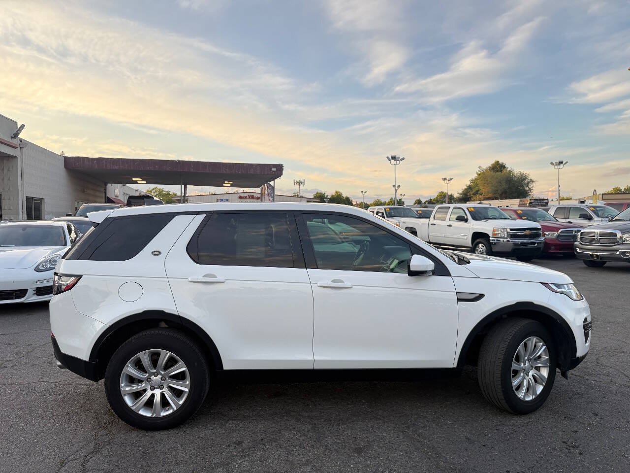 Used 2018 Land Rover Discovery Sport SE AWD/4WD image 9
