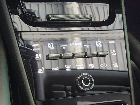 Certified 2025 Porsche Cayenne AWD/4WD image 16