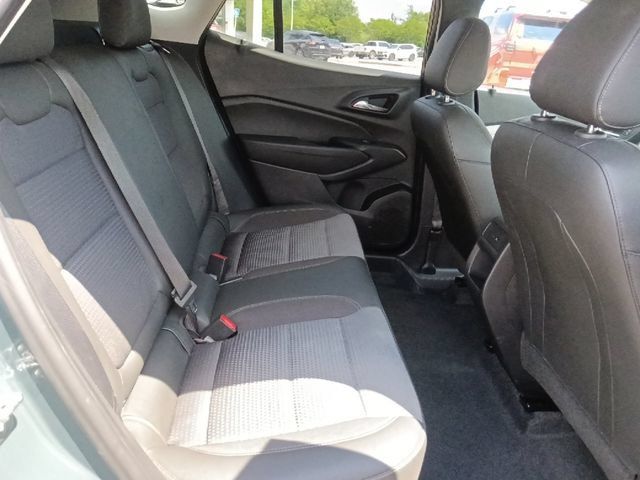 Used 2025 Chevrolet Trax LT FWD image 28