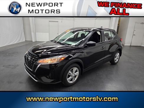 Used 2024 Nissan Kicks S image 1