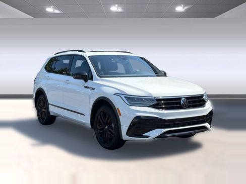 Used 2022 Volkswagen Tiguan SE R-Line AWD/4WD image 6