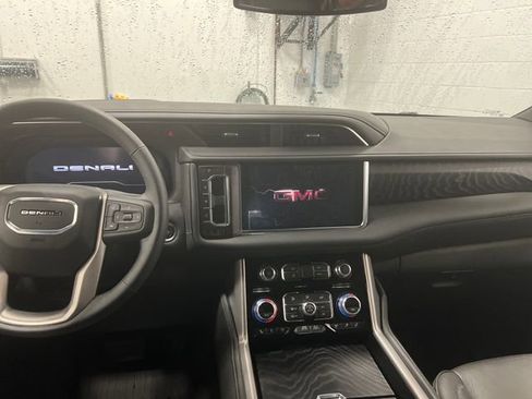 Used 2024 GMC Yukon Denali image 11