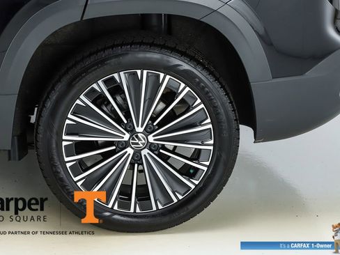 Used 2025 Volkswagen Taos SE FWD image 43