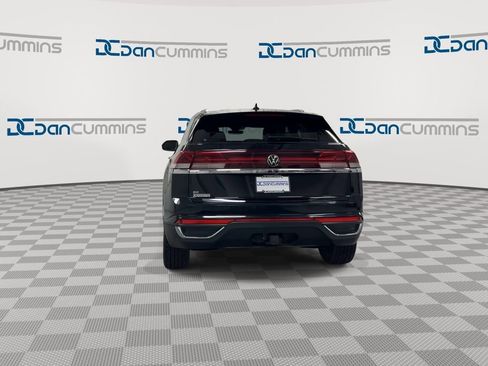 Used 2024 Volkswagen Atlas Cross Sport SE image 7