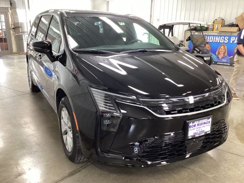 New 2027 Chrysler Pacifica Select AWD/4WD image 8