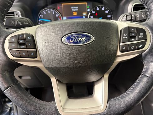 Used 2022 Ford Explorer XLT w/ Equipment Group 202A AWD/4WD image 16
