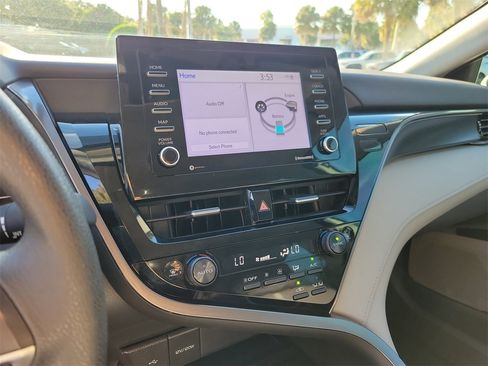 Used 2021 Toyota Camry LE image 23