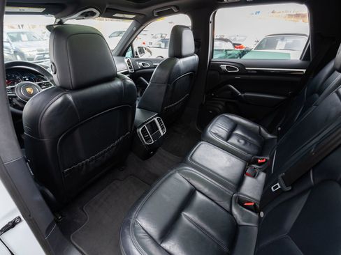 Used 2017 Porsche Cayenne Platinum Edition image 20