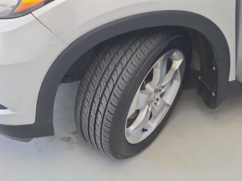 Used 2016 Honda HR-V EX image 31