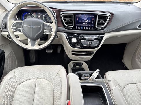 Certified 2019 Chrysler Pacifica Limited w/ Tire & Wheel Group image 9