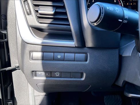 Certified 2023 Nissan Rogue SV image 31