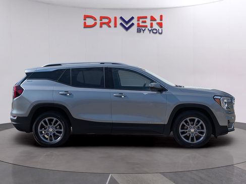 Used 2024 GMC Terrain SLT image 6