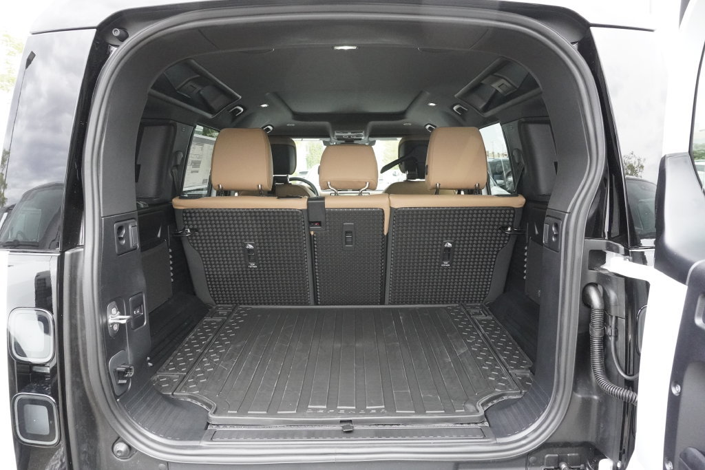 New 2026 Land Rover Defender 110 X-Dynamic SE AWD/4WD image 31