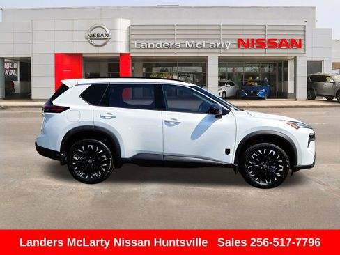Used 2026 Nissan Rogue SV FWD image 2