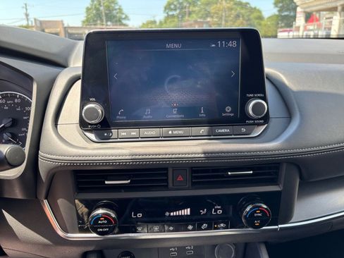 Used 2025 Nissan Rogue SV FWD image 20