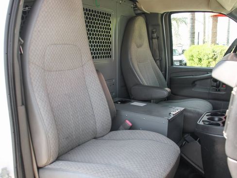 Used 2014 Chevrolet Express 2500 image 30