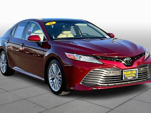 Used 2018 Toyota Camry XLE image 2