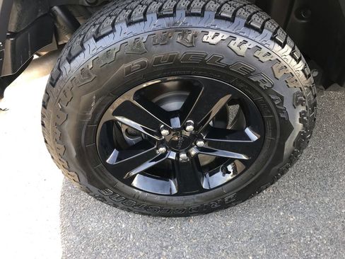 Used 2022 Jeep Wrangler Unlimited Sahara AWD/4WD image 27