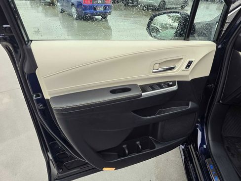 Certified 2025 Toyota Sienna Limited image 23