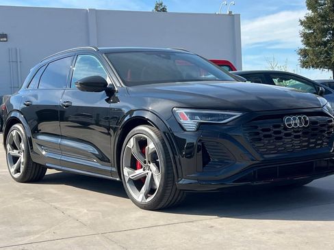 Used 2024 Audi Q8 e-tron Prestige w/ Prestige Package image 10