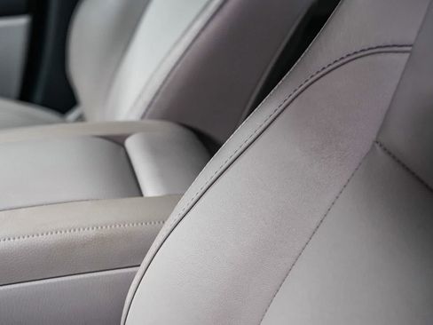 Certified 2019 Toyota Highlander XLE w/ Carpet Mat Package (TMS) FWD image 21