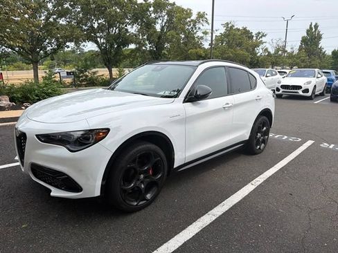 Used 2024 Alfa Romeo Stelvio Veloce AWD/4WD image 2