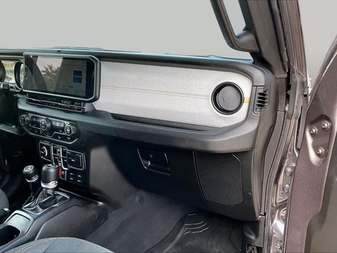 Used 2025 Jeep Wrangler Unlimited Sport AWD/4WD image 18