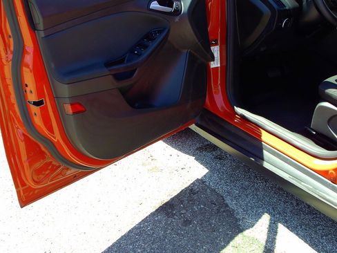 Used 2017 Ford Focus SE FWD image 6