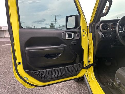 Used 2022 Jeep Wrangler Sport AWD/4WD image 10