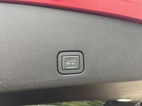 New 2025 Cadillac XT6 Luxury image 7