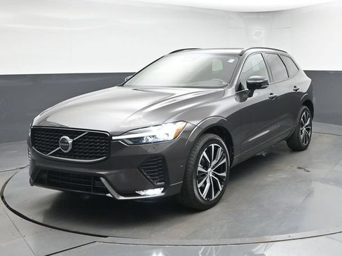 Used 2023 Volvo XC60 B5 Plus w/ Climate Package AWD/4WD image 3