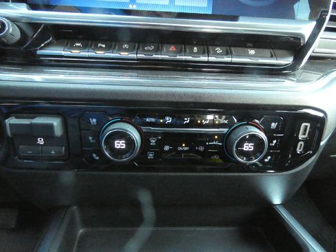 Certified 2024 Chevrolet Silverado 1500 LTZ AWD/4WD image 23