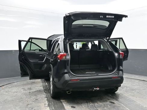 Used 2021 Toyota RAV4 XLE Premium image 39