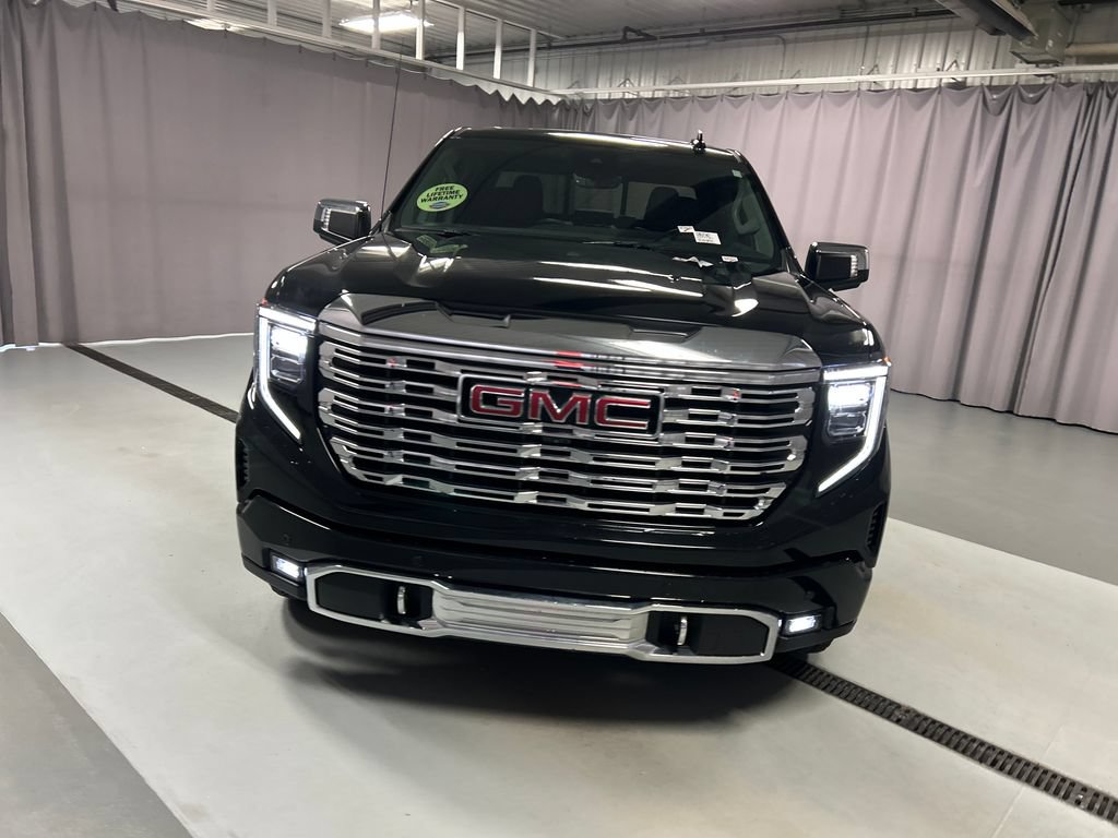 Used 2024 GMC Sierra 1500 Denali w/ Technology Package AWD/4WD image 2