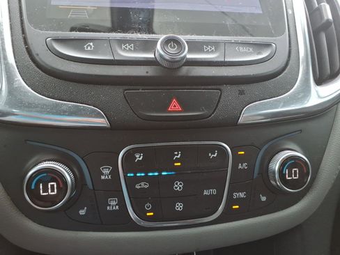 Certified 2019 Chevrolet Equinox Premier w/ LPO, Style and Go Package image 12