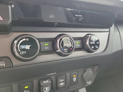 Used 2018 Toyota Tacoma TRD Sport w/ Technology Package RWD image 26