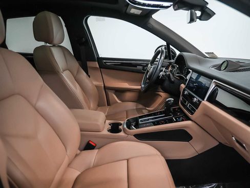 Certified 2023 Porsche Macan AWD/4WD image 16