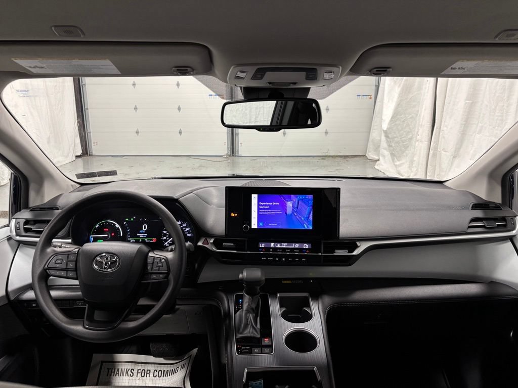 Used 2026 Toyota Sienna LE AWD/4WD image 44