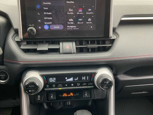 Used 2024 Toyota RAV4 SE w/ Weather & Moonroof Package image 24